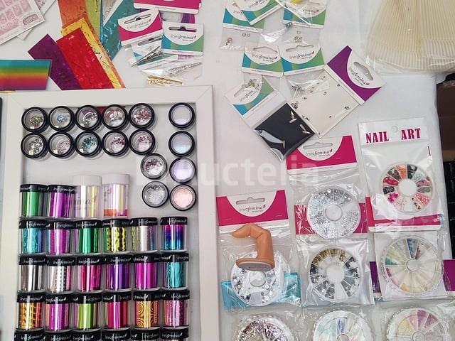 Standaard nagelsalon met uv/led-apparaat • 396 artikelen • folies - afbeelding 9 van  16