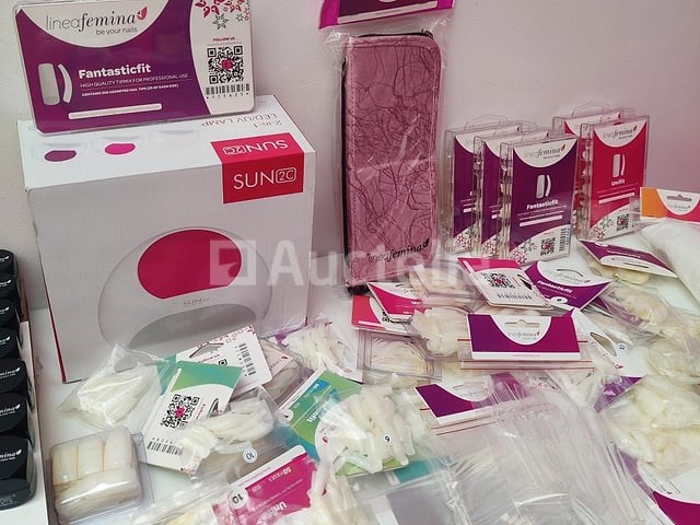 Standaard nagelsalon met uv/led-apparaat • 396 artikelen • folies - afbeelding 11 van  16