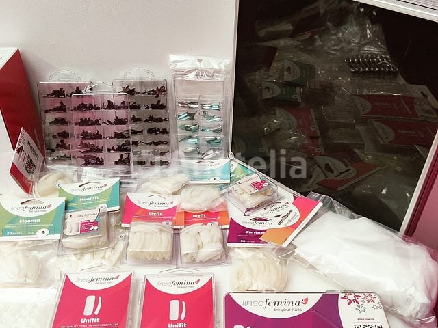 Standaard nagelsalon met uv/led-apparaat • 407 artikelen • folies - afbeelding 6 van  21