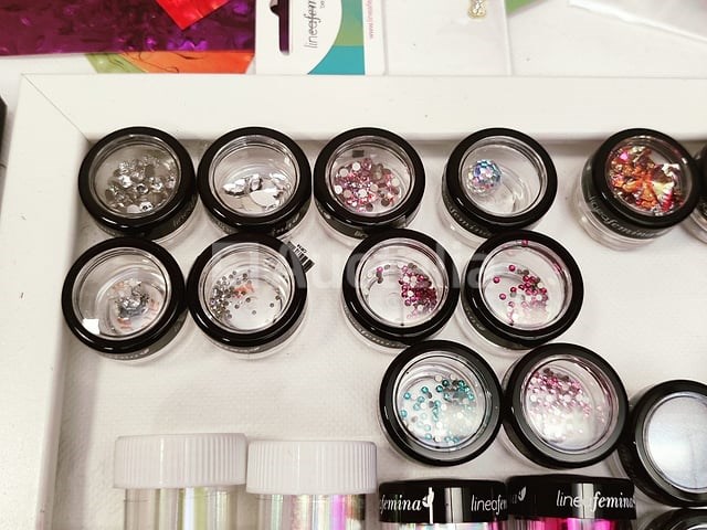 Standaard nagelsalon met uv/led-apparaat • 407 artikelen • folies - afbeelding 8 van  21
