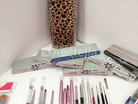 Standaard nagelsalon met uv/led-apparaat • 407 artikelen • folies - afbeelding 14 van  21