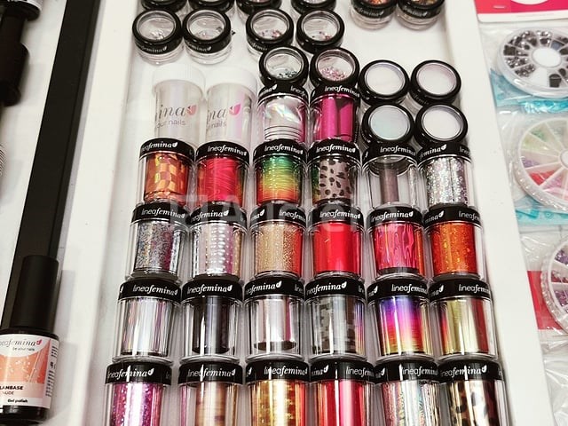 Standaard nagelsalon met uv/led-apparaat • 407 artikelen • folies - afbeelding 16 van  21