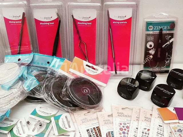 Standaard nagelsalon met uv/led-apparaat • 407 artikelen • folies - afbeelding 17 van  21