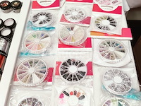 Standaard nagelsalon met uv/led-apparaat • 407 artikelen • folies - afbeelding 18 van  21