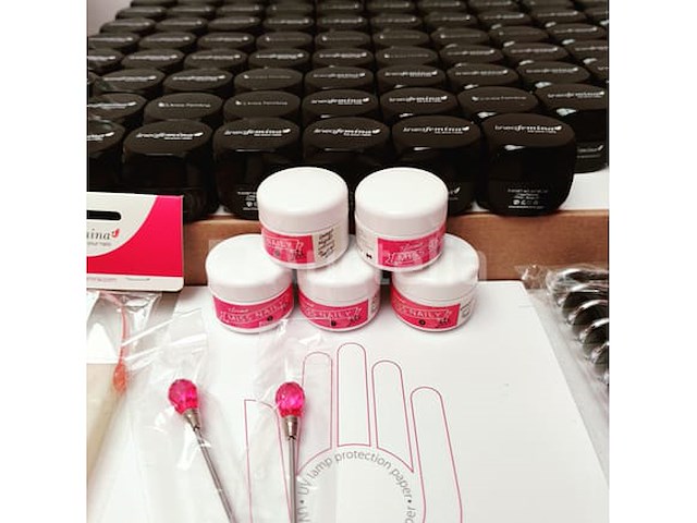Standaard nagelsalon met uv/led-apparaat • 409 artikelen • folies - afbeelding 7 van  20