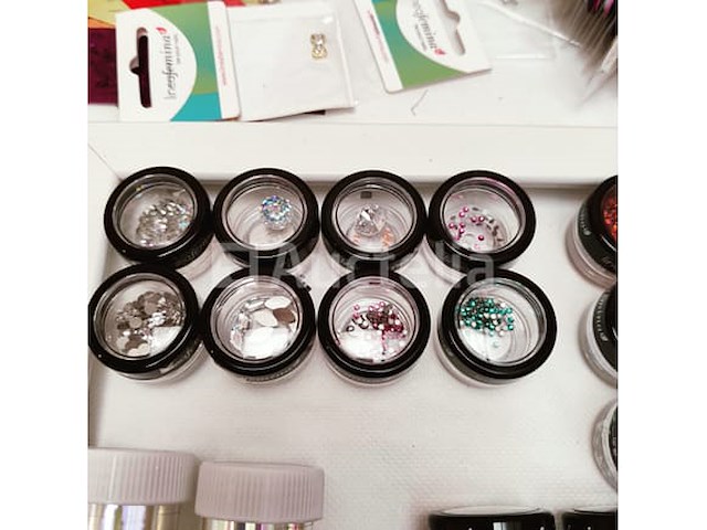 Standaard nagelsalon met uv/led-apparaat • 409 artikelen • folies - afbeelding 1 van  20