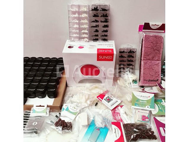 Standaard nagelsalon met uv/led-apparaat • 409 artikelen • folies - afbeelding 15 van  20