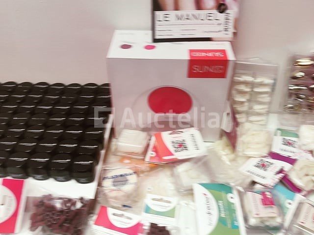 Standaard nagelsalon met uv/led-apparaat • 412 items • folies - afbeelding 2 van  18