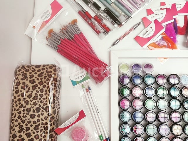 Standaard nagelsalon met uv/led-apparaat • 412 items • folies - afbeelding 4 van  18