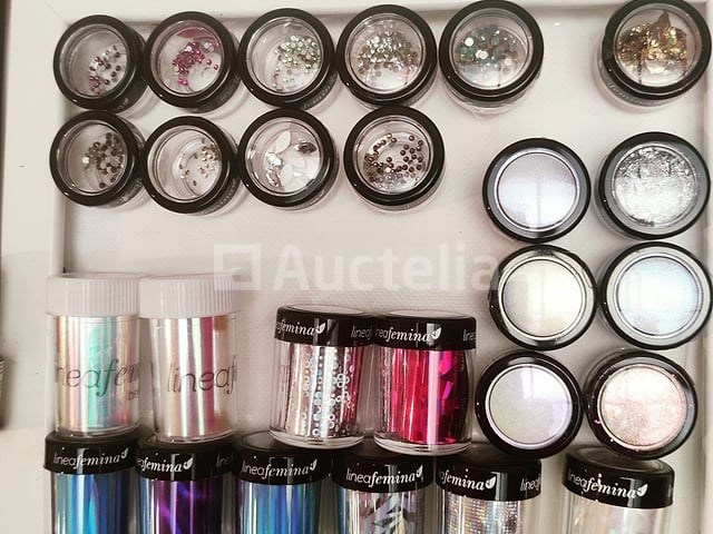 Standaard nagelsalon met uv/led-apparaat • 412 items • folies - afbeelding 6 van  18