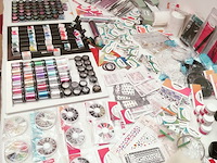 Standaard nagelsalon met uv/led-apparaat • 412 items • folies - afbeelding 9 van  18