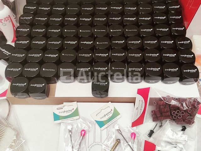 Standaard nagelsalon met uv/led-apparaat • 412 items • folies - afbeelding 11 van  18