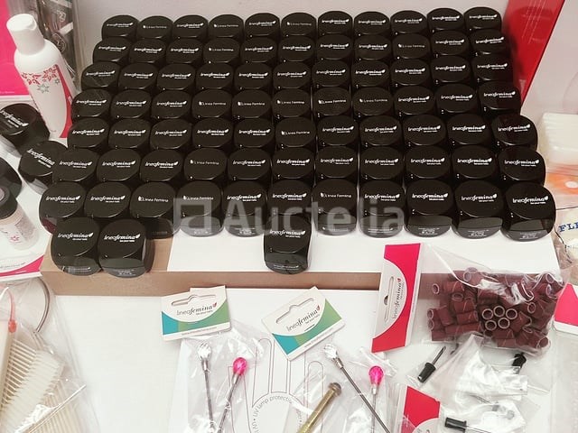 Standaard nagelsalon met uv/led-apparaat • 412 items • folies - afbeelding 14 van  18