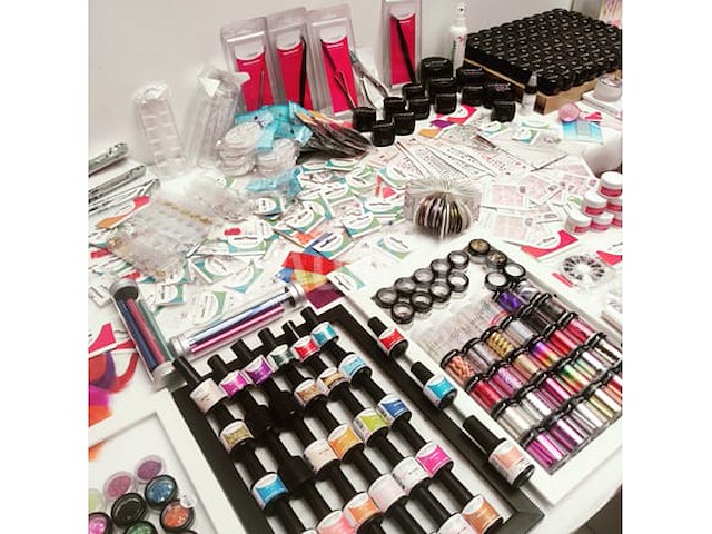 Standaard nagelsalon met uv/led-apparaat • 429 items • folies - afbeelding 4 van  32