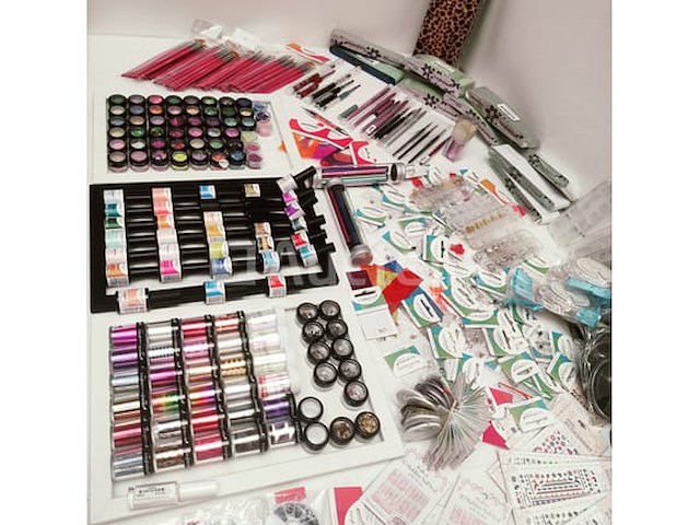 Standaard nagelsalon met uv/led-apparaat • 429 items • folies - afbeelding 6 van  32