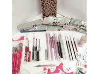 Standaard nagelsalon met uv/led-apparaat • 429 items • folies - afbeelding 7 van  32