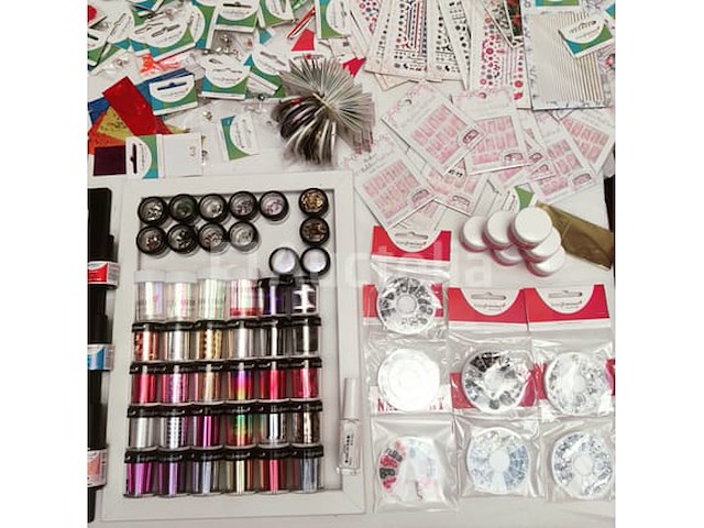 Standaard nagelsalon met uv/led-apparaat • 429 items • folies - afbeelding 25 van  32