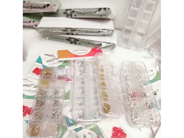 Standaard nagelsalon met uv/led-apparaat • 429 items • folies - afbeelding 26 van  32