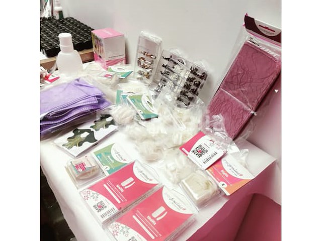 Standaard nagelsalon met uv/led-apparaat • 429 items • folies - afbeelding 30 van  32