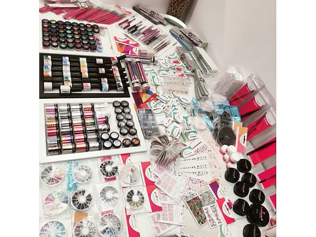 Standaard nagelsalon met uv/led-apparaat • 431 artikelen • 237 ref. - afbeelding 3 van  17