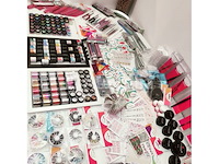Standaard nagelsalon met uv/led-apparaat • 431 artikelen • 237 ref. - afbeelding 3 van  17