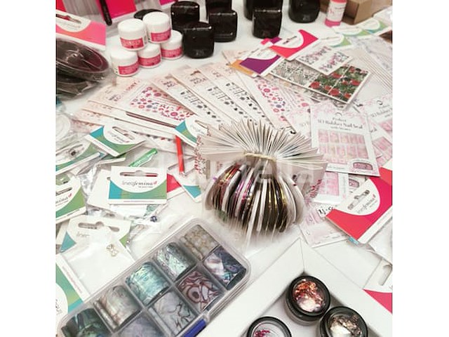 Standaard nagelsalon met uv/led-apparaat • 431 artikelen • 237 ref. - afbeelding 5 van  17