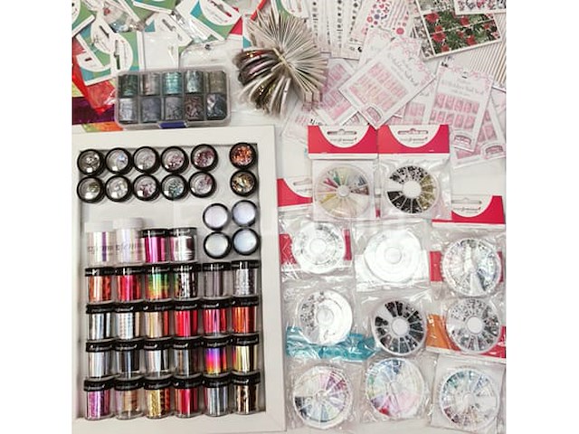 Standaard nagelsalon met uv/led-apparaat • 431 artikelen • 237 ref. - afbeelding 16 van  17