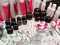 Standaard nagelsalon met uv/led-apparaat • 433 artikelen • folies - afbeelding 4 van  22
