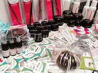 Standaard nagelsalon met uv/led-apparaat • 433 artikelen • folies - afbeelding 13 van  22