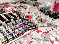 Standaard nagelsalon met uv/led-apparaat • 433 artikelen • folies - afbeelding 19 van  22