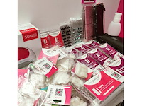 Standaard nagelsalon met uv/led-apparaat • 436 items • folies - afbeelding 2 van  23