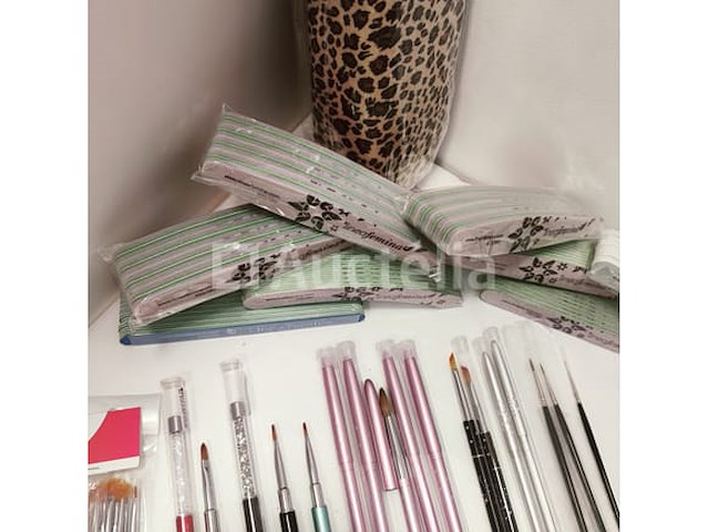 Standaard nagelsalon met uv/led-apparaat • 436 items • folies - afbeelding 8 van  23