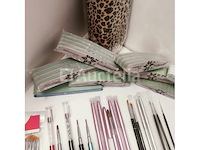 Standaard nagelsalon met uv/led-apparaat • 436 items • folies - afbeelding 8 van  23