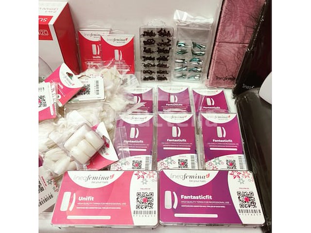 Standaard nagelsalon met uv/led-apparaat • 436 items • folies - afbeelding 11 van  23