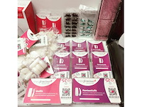 Standaard nagelsalon met uv/led-apparaat • 436 items • folies - afbeelding 11 van  23