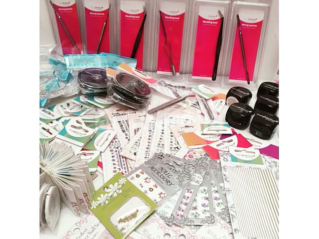 Standaard nagelsalon met uv/led-apparaat • 436 items • folies - afbeelding 14 van  23