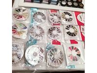 Standaard nagelsalon met uv/led-apparaat • 436 items • folies - afbeelding 17 van  23