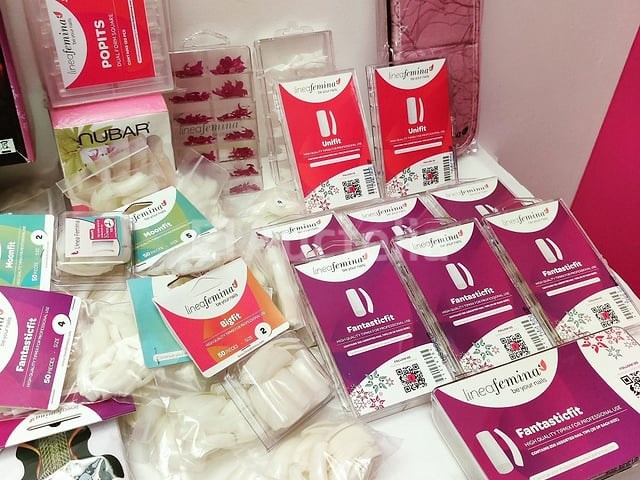 Standaard nagelsalon met uv/led-apparaat • 495 artikelen • folies - afbeelding 6 van  26