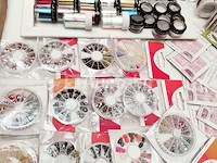 Standaard nagelsalon met uv/led-apparaat • 495 artikelen • folies - afbeelding 10 van  26