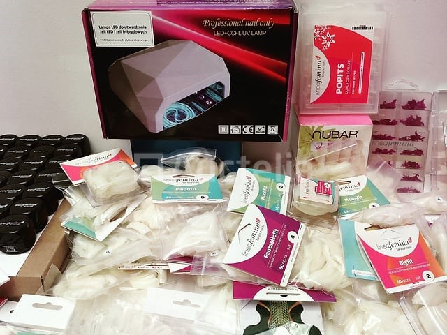 Standaard nagelsalon met uv/led-apparaat • 495 artikelen • folies - afbeelding 21 van  26