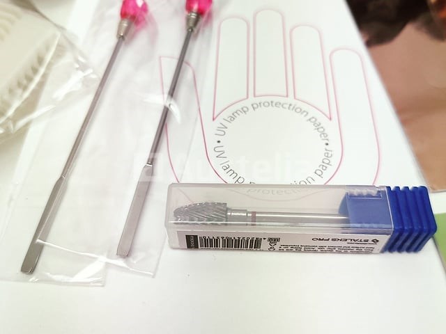 Standaard nagelsalon met uv/led-apparaat • 495 artikelen • folies - afbeelding 25 van  26