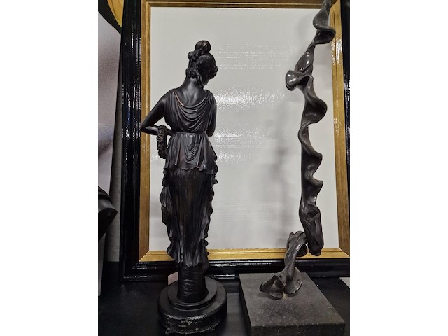 Standbeeld persephone + kunstwerk + kader - afbeelding 4 van  6