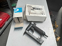Stanley 4016 pneumatische nietmachine - afbeelding 1 van  6