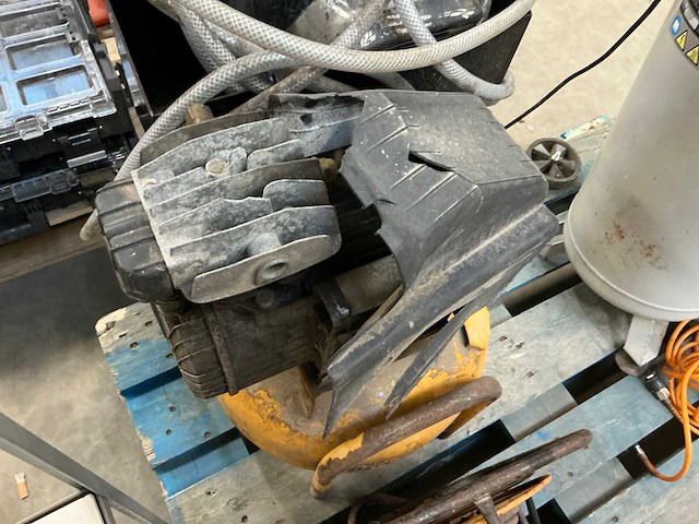 Stanley bostitch luchtcompressor - afbeelding 7 van  7