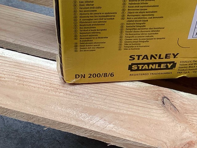 Stanley d200/8/6 luchtcompressor 1,5 pk, draagbaar, 8 bar, met accessoires - afbeelding 7 van  7