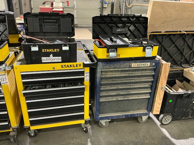 Stanley en berner gereedschapswagen (2x) - afbeelding 1 van  9