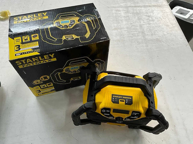 Stanley fatmax bouwradio 18v lithium - afbeelding 3 van  6
