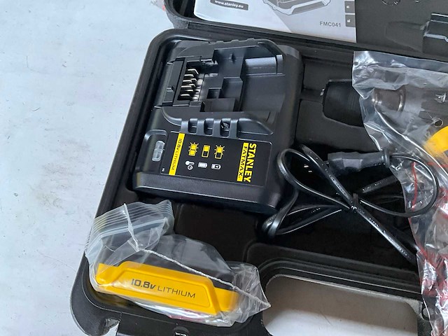 Stanley fatmax fmc041s2 accu slagschroevendraaier + twee accu’s en lader - afbeelding 5 van  10