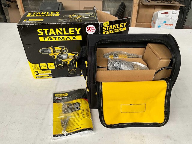 Stanley fatmax fmck060c2-qw kit boormachine en slagschroevendraaier 10,8v - afbeelding 1 van  7