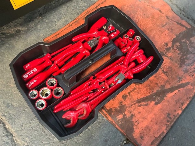 Stanley fatmax gereedschapskoffer met geïsoleerd gereedschap 1000v - afbeelding 15 van  15